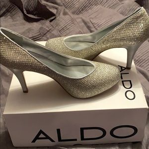 Sparkly sequin silver aldo heels size 8